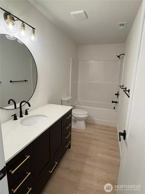 Bath - 115 Brian Dr, Chehalis, WA 98532 photo 3 of 4
