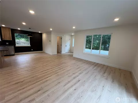 Living - 115 Brian Dr, Chehalis, WA 98532 photo 4 of 5