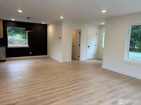 Living - 115 Brian Dr, Chehalis, WA 98532 photo 3 of 5