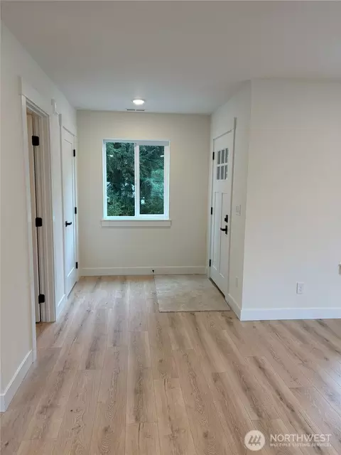 Entry Way - 115 Brian Dr, Chehalis, WA 98532 photo 4 of 6