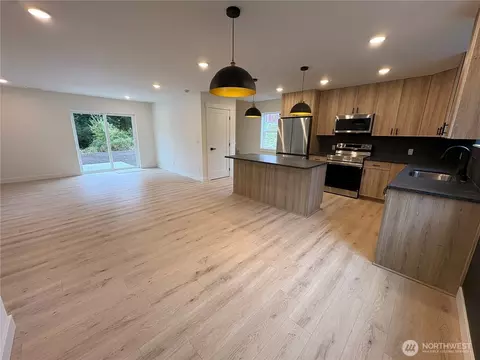 Living - 115 Brian Dr, Chehalis, WA 98532 photo 1 of 5