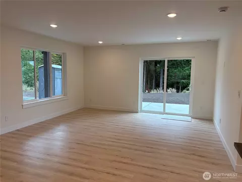 Living - 115 Brian Dr, Chehalis, WA 98532 photo 2 of 5