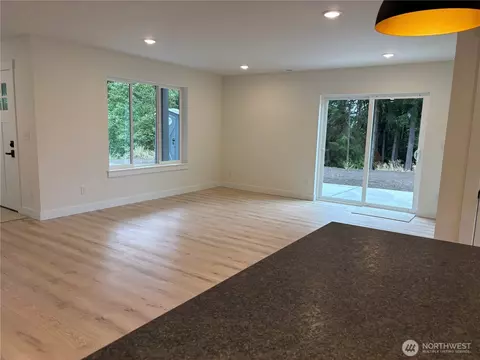 Living - 115 Brian Dr, Chehalis, WA 98532 photo 5 of 5