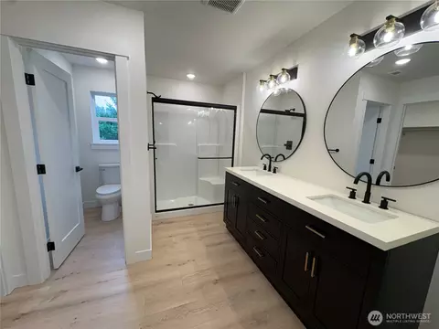Bath - 115 Brian Dr, Chehalis, WA 98532 photo 1 of 4