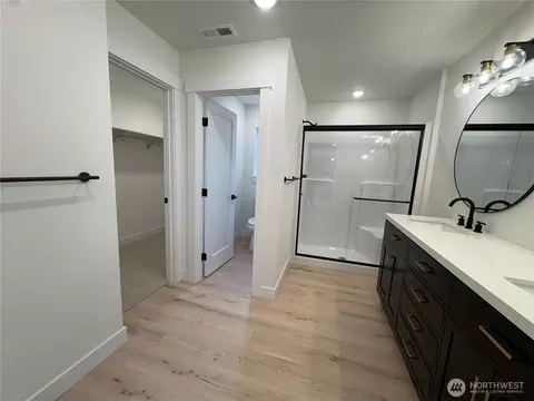 Bath - 115 Brian Dr, Chehalis, WA 98532 photo 2 of 4