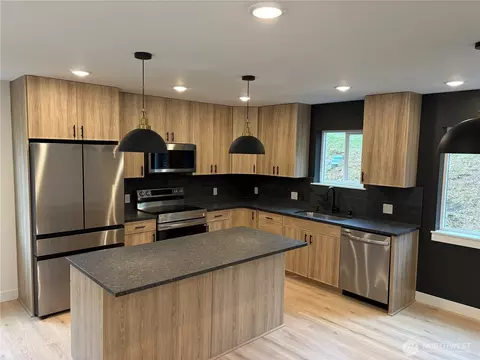 Kitchen - 115 Brian Dr, Chehalis, WA 98532 photo 2 of 3