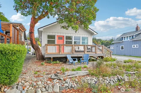 174 N Sunset Dr, Camano Island, WA 98282