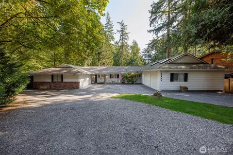 12832 Holiday Dr NE, Kirkland, WA 98034