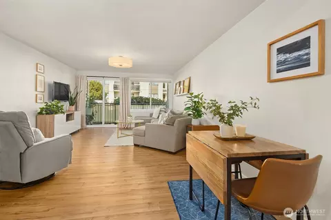 11556 Greenwood Ave N #102, Seattle, WA 98133