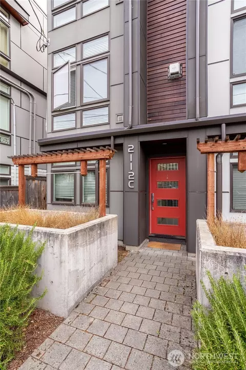 2112 3rd Ave N #C, Seattle, WA 98109