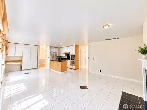 Living - 831 41st Pl, Everett, WA 98201 photo 1 of 1
