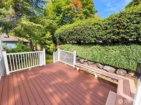 Exterior - 831 41st Pl, Everett, WA 98201 photo 4 of 4