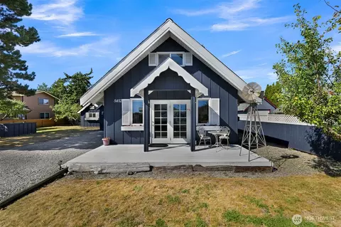 5452 Tsawwassen Loop, Blaine, WA 98230