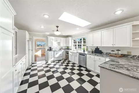 Kitchen - 452 Mill Creek Rd, Walla Walla, WA 99362 photo 2 of 4
