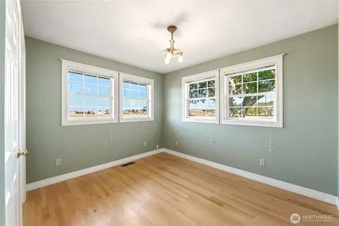 Bedroom - 452 Mill Creek Rd, Walla Walla, WA 99362 photo 3 of 5