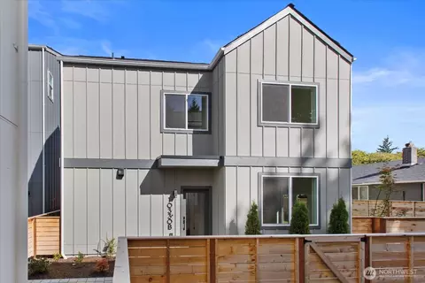 10330 B Ashworth Ave N, Seattle, WA 98133