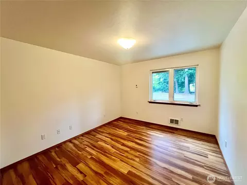 Bedroom - 561 Grandview Dr, Sequim, WA 98382 photo 3 of 6