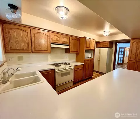 Kitchen - 561 Grandview Dr, Sequim, WA 98382 photo 2 of 2