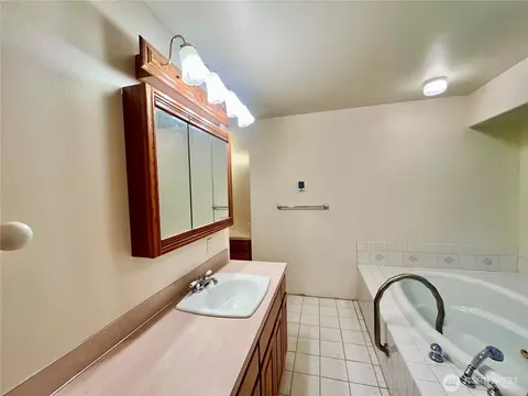 Bath - 561 Grandview Dr, Sequim, WA 98382 photo 4 of 6