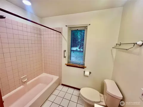 Bath - 561 Grandview Dr, Sequim, WA 98382 photo 6 of 6