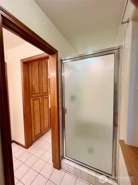 Bath - 561 Grandview Dr, Sequim, WA 98382 photo 3 of 6