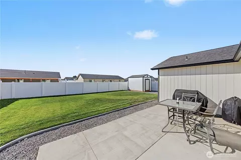 Exterior - 812 E Casacde St, Othello, WA 99344 photo 7 of 8