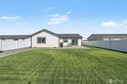 Exterior - 812 E Casacde St, Othello, WA 99344 photo 5 of 8
