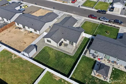 View/Area - 812 E Casacde St, Othello, WA 99344 photo 6 of 8