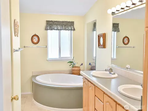 Bath - 170 Waldo Rd, Sequim, WA 98382 photo 2 of 3