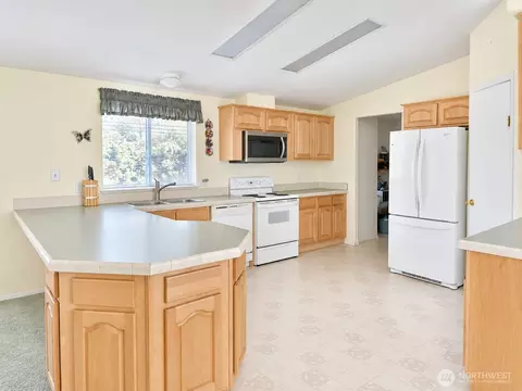 Kitchen - 170 Waldo Rd, Sequim, WA 98382 photo 2 of 4