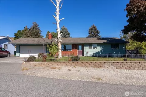 741 Sunrise Dr, Omak, WA 98841