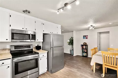 Kitchen - 16922 17th Ave E, Spanaway, WA 98387 photo 2 of 2