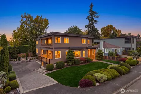 10220 NE 64th St, Kirkland, WA 98033