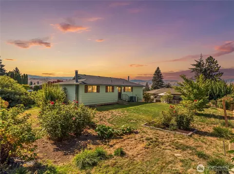 1711 7th St NE, East Wenatchee, WA 98802
