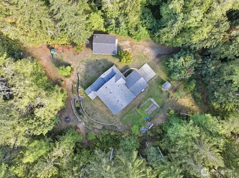 Exterior - 201 E Battles Ln, Grapeview, WA 98546 photo 7 of 10