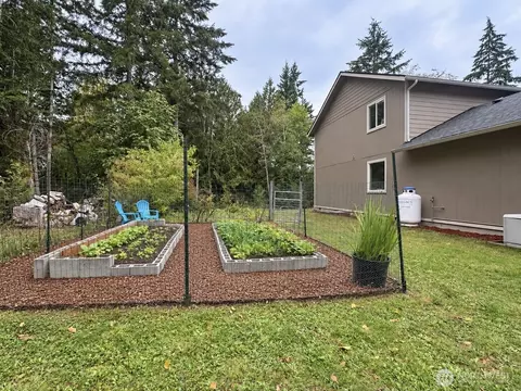 Exterior - 201 E Battles Ln, Grapeview, WA 98546 photo 10 of 10