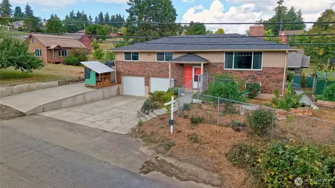 6921 12th St E, Tacoma, WA 98424