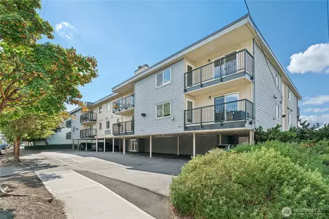 9255 Greenwood Ave N #38, Seattle, WA 98103