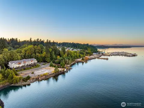 1801 W Bay Dr NW #304, Olympia, WA 98502