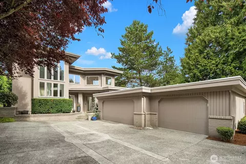 9506 NE Points Dr, Kirkland, WA 98033