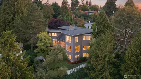 9506 NE Points Dr, Kirkland, WA 98033