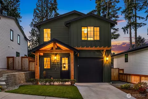 13728 NE 101st St, Kirkland, WA 98033