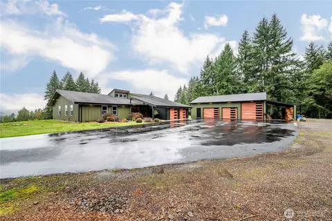 204 Vogel Rd, Castle Rock, WA 98611