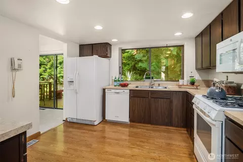 Kitchen - 19314 103rd Ave NE, Bothell, WA 98011 photo 1 of 2