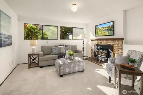 Living - 19314 103rd Ave NE, Bothell, WA 98011 photo 5 of 6