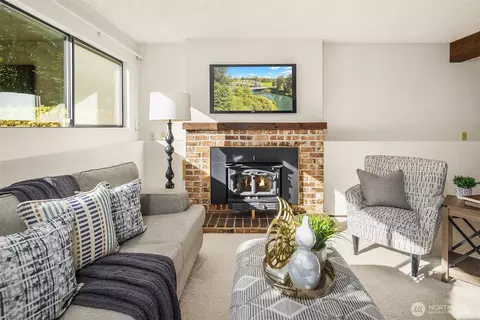 Living - 19314 103rd Ave NE, Bothell, WA 98011 photo 6 of 6