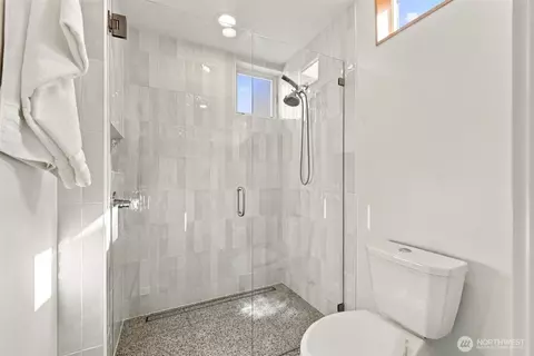 Bath - 608 18th Ave E #A, Seattle, WA 98112 photo 3 of 4