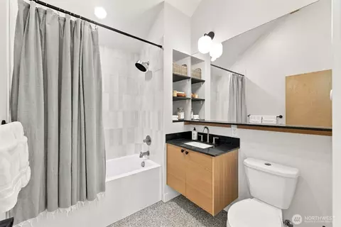 Bath - 608 18th Ave E #A, Seattle, WA 98112 photo 4 of 4