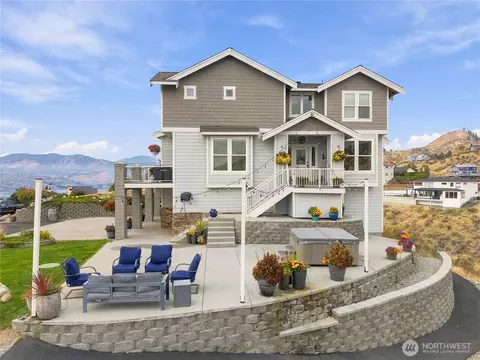 Exterior - 200 Crescent St, Chelan, WA 98816 photo 6 of 11