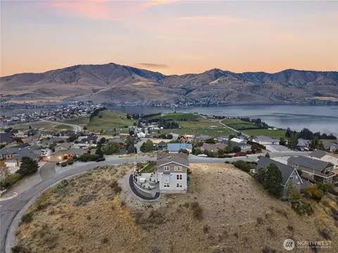 View/Area - 200 Crescent St, Chelan, WA 98816 photo 3 of 6